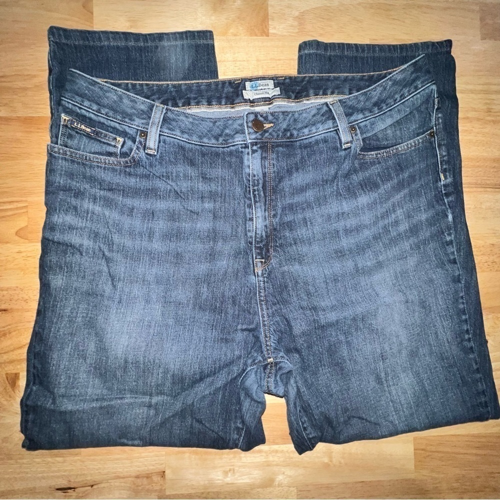 L.L. Bean Classic Fit Straight Leg Jeans Size 18 MT Medium Wash Denim - Picture 7 of 8